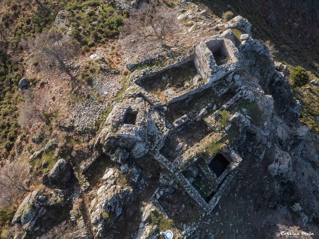 Ruines du château et sites anciens